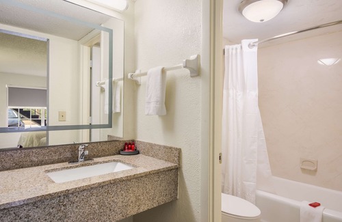 Indian Beach Sapphire Shores Hotel | SureStay Hotel by Best Western Sarasota Lido Beach