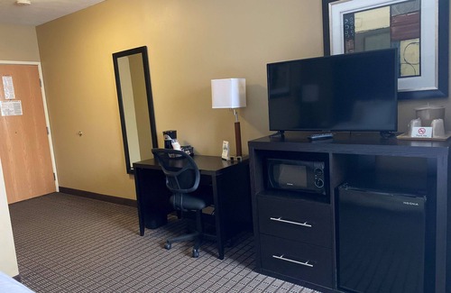 Lickdale Hotel | SureStay Plus by Best Western Jonestown Lebanon Valley