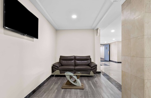 Windsor Hotel | SureStay Plus by Best Western Windsor