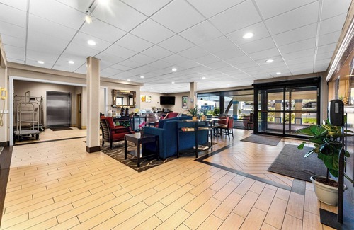 Reading Hotel | SureStay Plus by Best Western Reading North