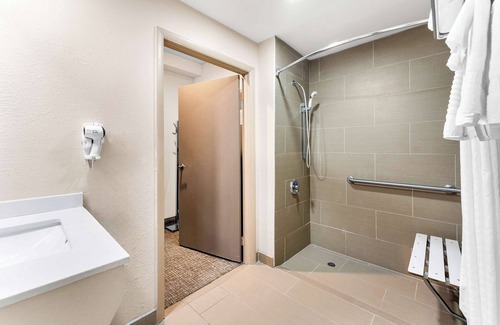 Reading Hotel | SureStay Plus by Best Western Reading North