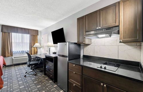 Lubbock Hotel | SureStay Plus Hotel by Best Western Lubbock Medical Center