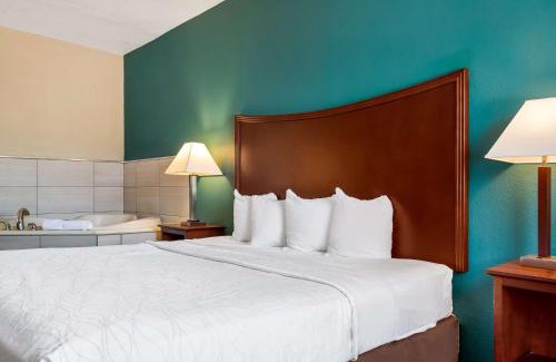 Topeka Hotel | SureStay Plus Hotel by Best Western Topeka