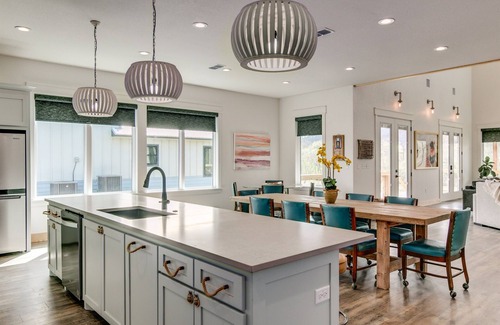 Glenwood House | Surf Shack on the Caddo: Sleeps 16 + Insta-Worthy!