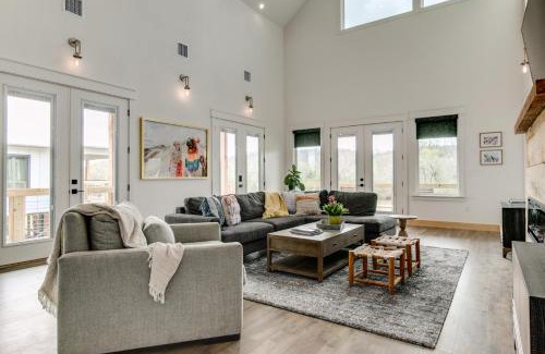 Glenwood House | Surf Shack on the Caddo