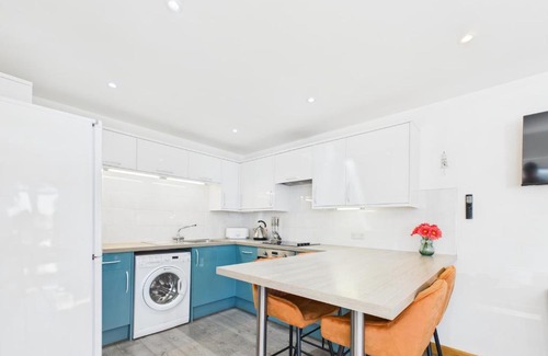 Newquay House | Surf View by Signature Stays - Newquay House with Pool - Parking - Sleeps 6