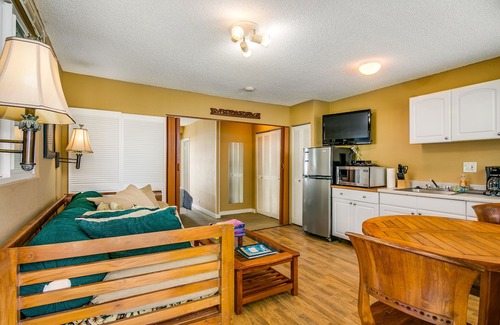 Waikiki Apartment | Surfer's Dream Condo w/Full Kitchen - Free Wifi, Sleeps 4