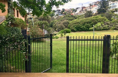 Tamarama Apartment | Surfers' Loft Tamarama - direct access to beach
