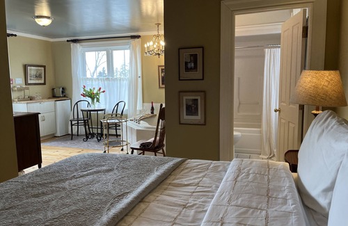 Queensland Hotel | Surfside Inn