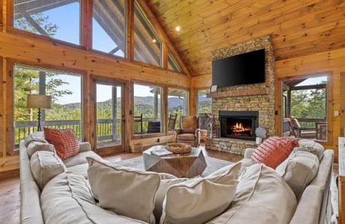 Epworth House | Surreal Views Outdoor Fireplace Pool Table Hot Tub