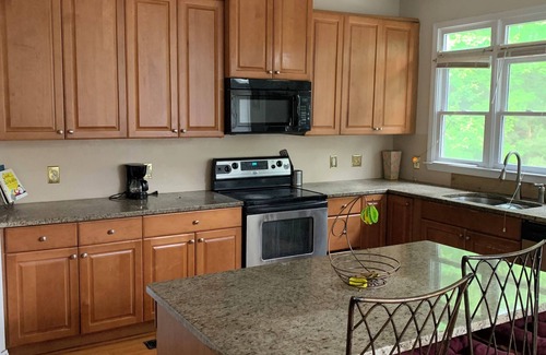 Fairburn House | Surrounded by five lakes, walking trails, hiking, volleyball and a playground!