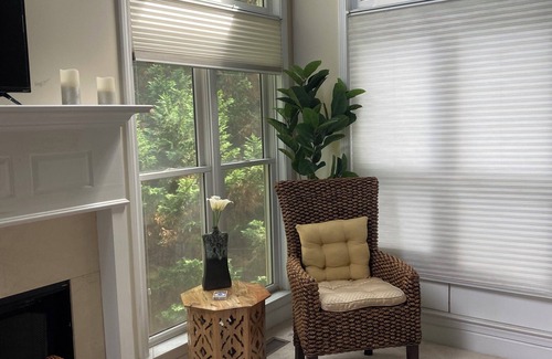 Fairburn House | Surrounded by five lakes, walking trails, hiking, volleyball and a playground!