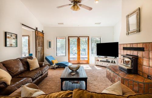 Oak Creek House | Surrounding Red Rock Views, Close to Trails, Enjoy Local Wildlife!