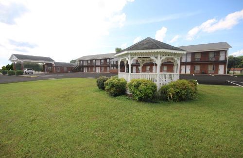 Dobson Hotel | Surry Inn - Dobson