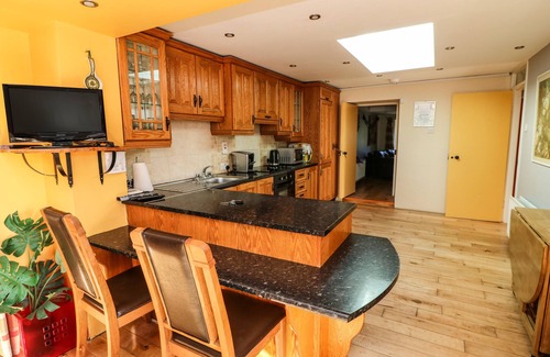 Lady's Island Cottage | SUTTON COTTAGE, pet friendly in Rosslare Harbour, County Wexford