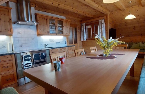 Bad Sankt Leonhard im Lavanttal House | Swiss stone pine hut with fantastic views