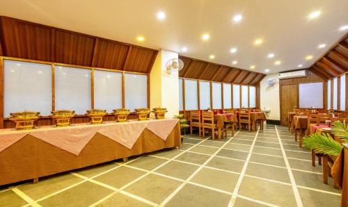 Sualkuchi Hotel | SWAGATAM INN, 5 minutes walk from Guwahati Railway Station