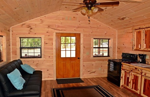 Buchanan House | Swan Bay Cabins & RV Park Cabin#(3) Paris Tn, Kentucky Lake