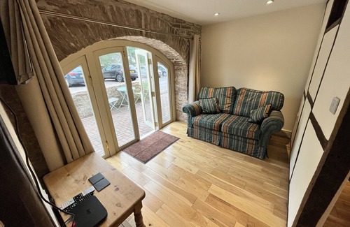 Lydney Bed & Breakfast | Swan House Tea Room and Bed & Breakfast