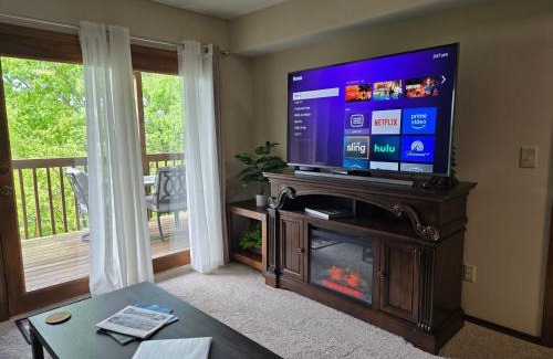 Notch Estates Apartment | Swan's Woodland Getaway Condo