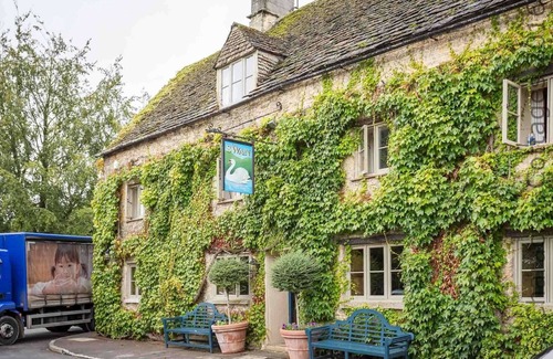 Southrop Cottage | Swan View