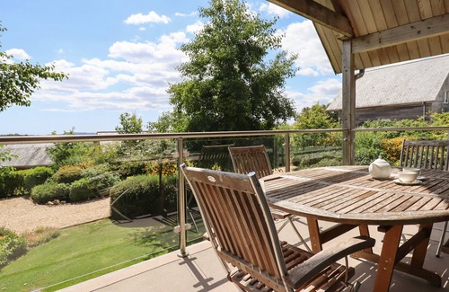 Eleighwater Cottage | SWANDOWN, 18 NETHERHAYE, pet friendly in Cricket St. Thomas