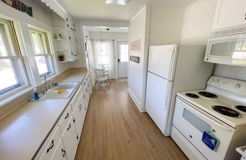 Swansboro House | Swanky Swan - 3BR/2BA, Swansboro close to downtown - short drive to Camp Lejeune