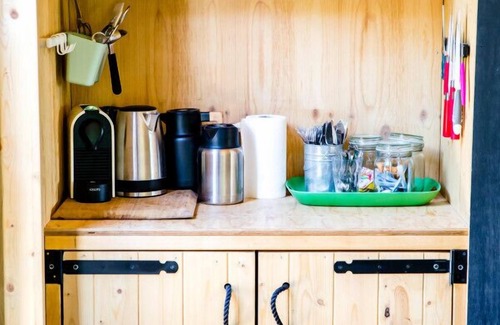 Grou House | Swarm - 3 Waterlodges Naast Elkaar in Friesland
