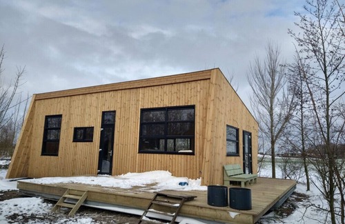 Grou House | Swarm - 3 Waterlodges Naast Elkaar in Friesland