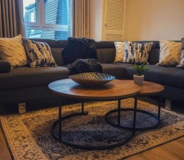 Hamilton Apartment | Sweeney Stays, Cadzow Apartment