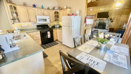 Big Bear House | Sweet Cabin Home Getaway!