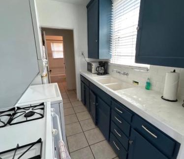 Bankers Hill House | Sweet n Cozy Cottage near Little Italy & Gaslamp