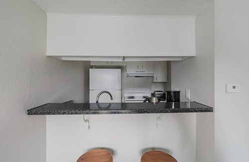 Dawson Apartment | Sweet South Congress 1BR w/Laundry & A/C, by Blueground