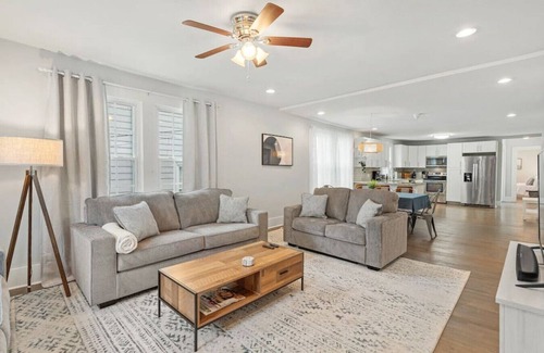 Sylvan Hills House | Sweet Sylvan Hills 3/2 - Ten Minutes to Airport