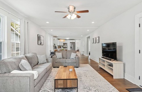 Sylvan Hills House | Sweet Sylvan Hills 3/2 - Ten Minutes to Airport