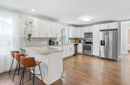 Sylvan Hills House | Sweet Sylvan Hills 3/2 - Ten Minutes to Airport