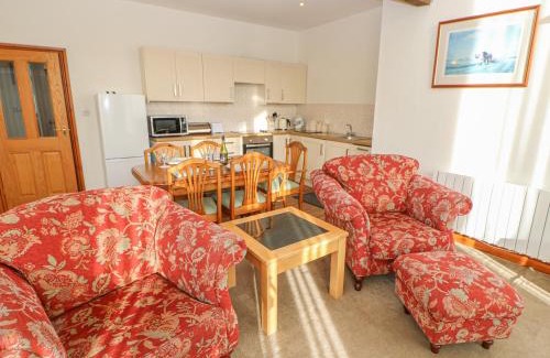 Wing House | Swift Cottage