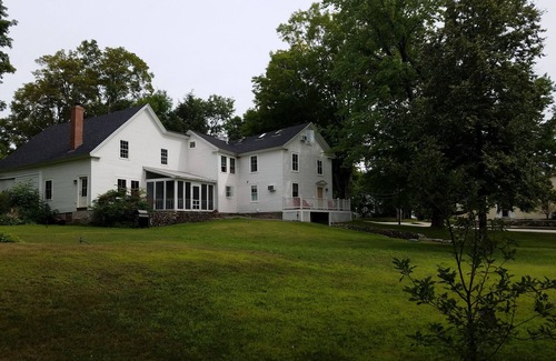 Harrison House | Swim, Kayak, lawn games. Walk to ice cream. Live Theatre , firepit smores!