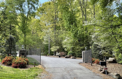 Lake Norman of Catawba Cottage | Swim, kayak or paddle board from our Beach!