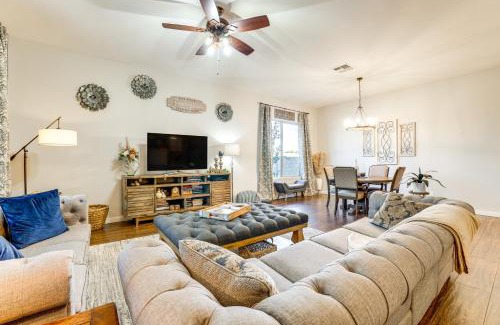 Goodyear House | Swim-Up Bar and Putting Green Goodyear Getaway!