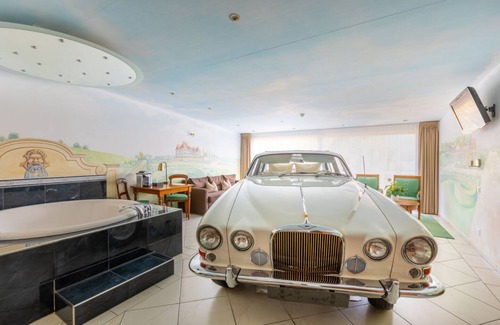 Merlischachen Hotel | Swiss-Chalet Merlischachen - Romantik Schloss-Hotel am See