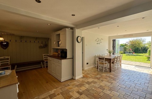 Horton House | Swn Y Mor - Four Bedroom House, Sleeps 9