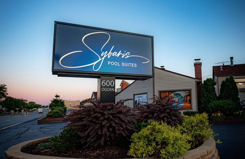 Downers Grove Hotel | Sybaris Pool Suites