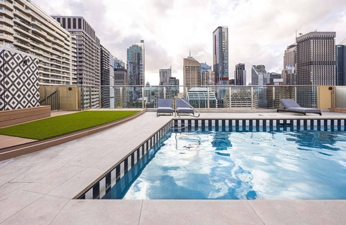 Darlinghurst Apartment | Sydney City Large Studio Apartment with Balcony