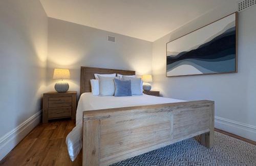 Birchgrove Apartment | Sydney Harbourfront Boathouse and Studio Escape