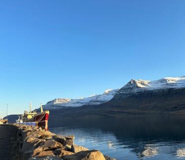 Reydarfjoerdur House | Tærgesen Guesthouse