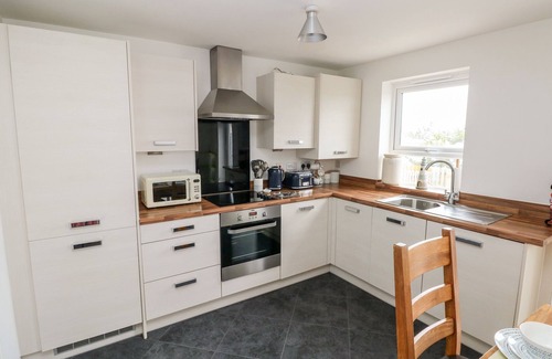 Ogmore-by-Sea Cottage | T? GLAS, pet friendly, country holiday cottage in St Brides Major