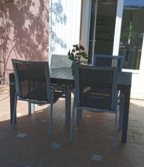 Neoules House | T2 au calme avec piscine