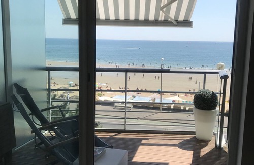 La Baule-Escoublac Apartment | T2 BIS IN RESIDENCE OF STANDING FACING THE SEA AREA OF MODERN DECORATION Gaulle