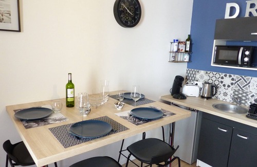 Faubourg-Raines Apartment | T2 L'épicurienne: at the foot of the Cité de la Gastronomie and downtown Dijon